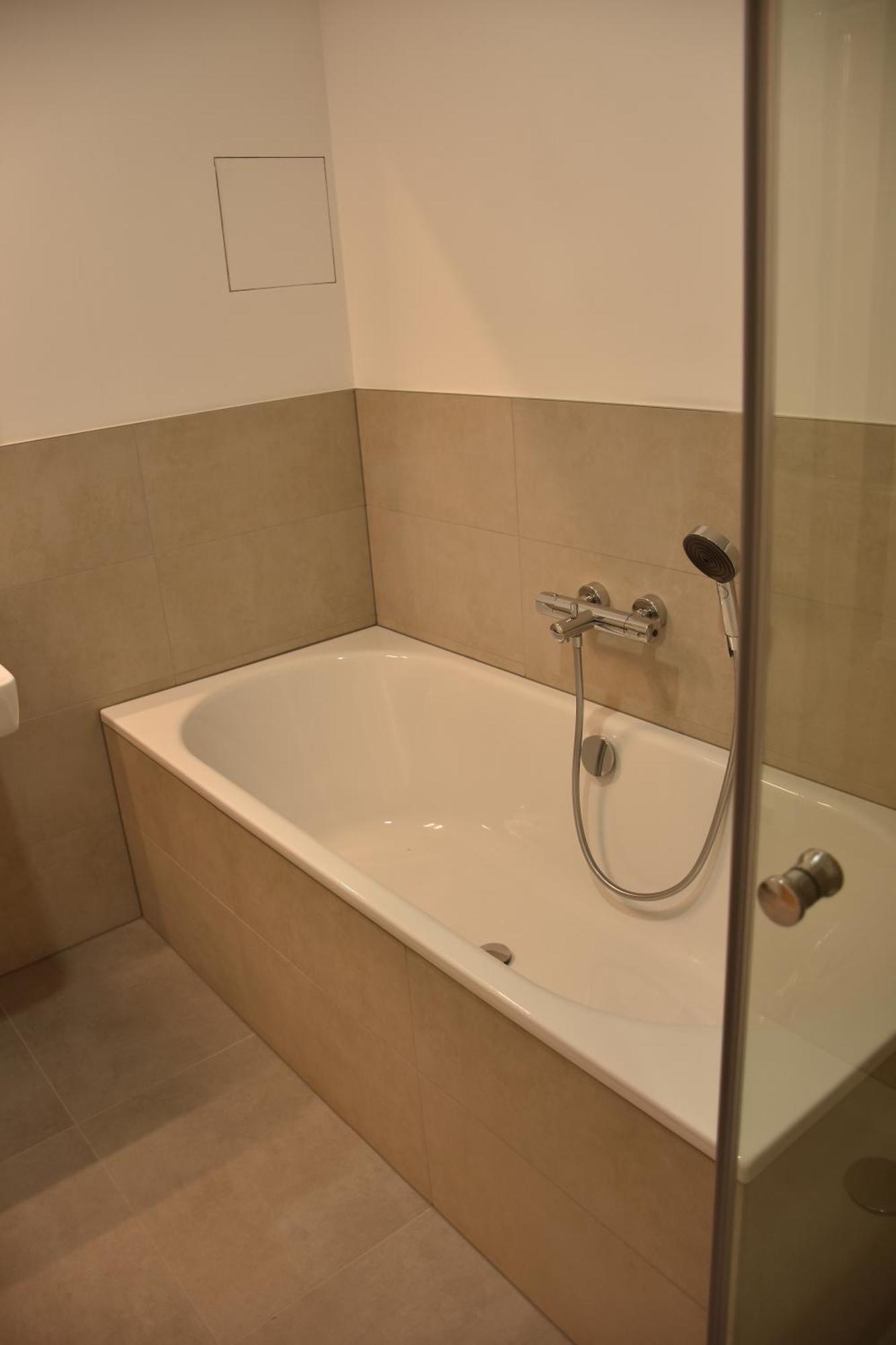 3 Apartment *